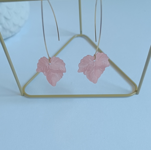 Frosted leaf drop earrings - Picture 3 of 3